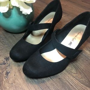 American Eagles black heels